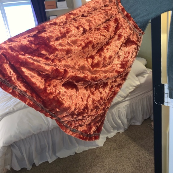 Orange and green top - Picture 2 of 2